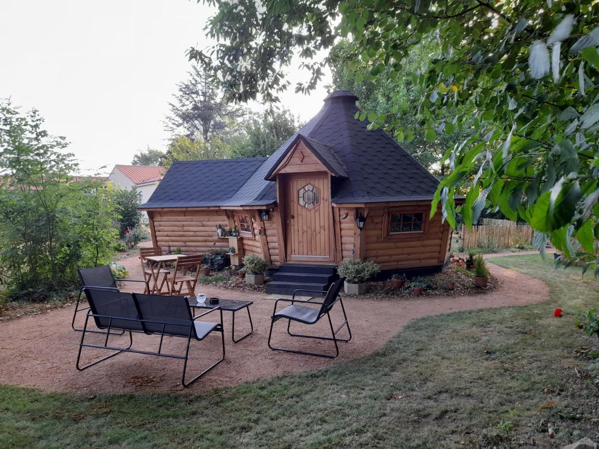 Hotel A l'orée du Cèdre Pouzauges Exterior foto
